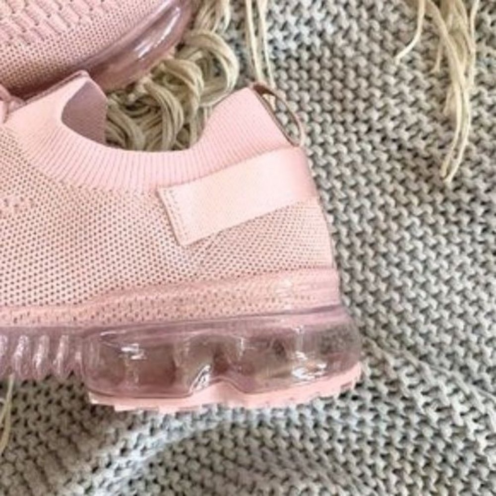 !! NEW !! Slip On Flyknit Sneakers in Light Pink - Picture 5 of 6